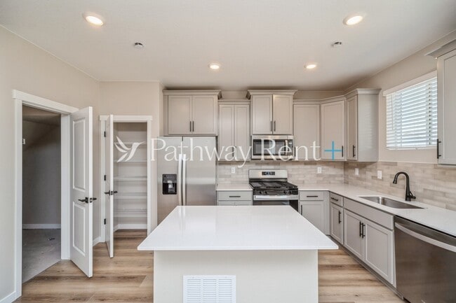 Building Photo - 9424 Yampa St