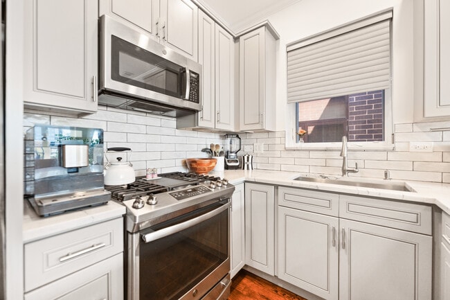 Building Photo - 840 W Erie St