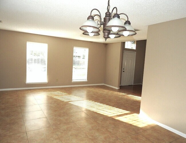 Foto del edificio - 3015 Cotter Lake Cir