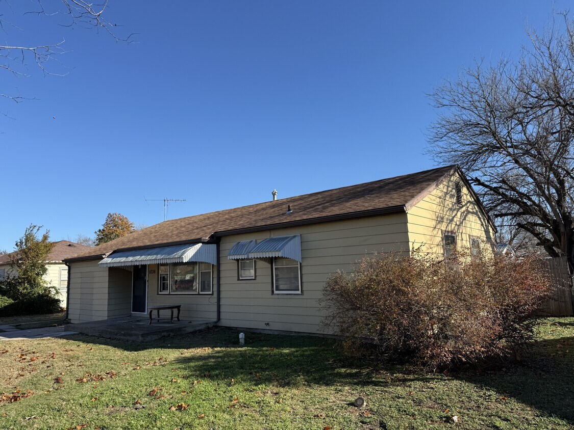 Foto principal - 1036 College Ln