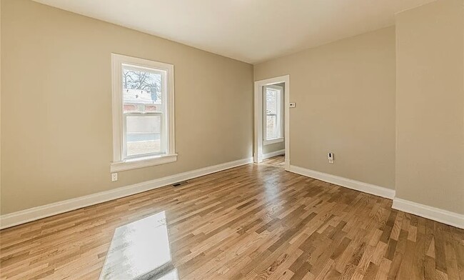 Building Photo - 1022 N Arcadia St