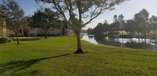 Building Photo - 437 Vista Isles Dr