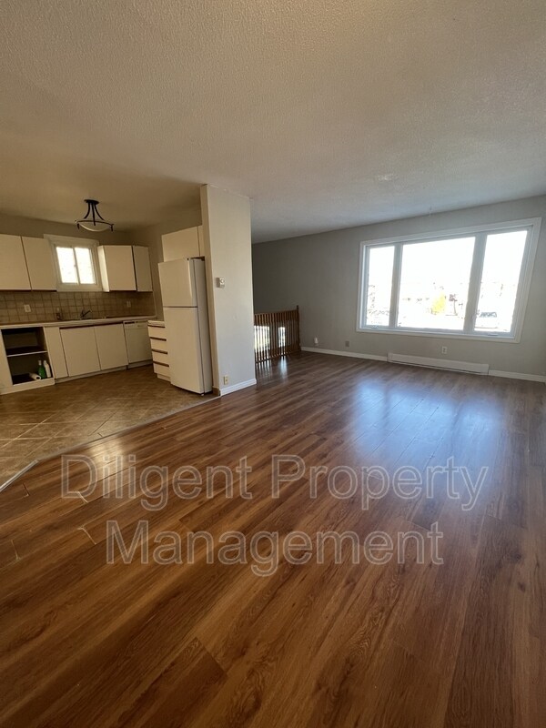 Photo du bâtiment - 751 Mountain Ash Rd