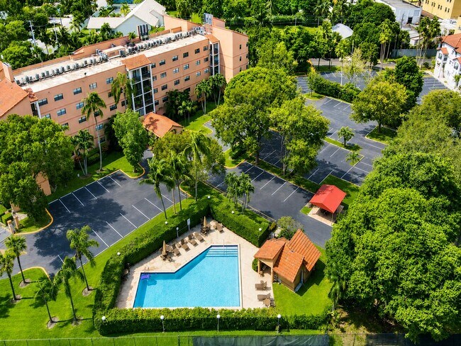 Foto del edificio - 620 Tennis Club Dr