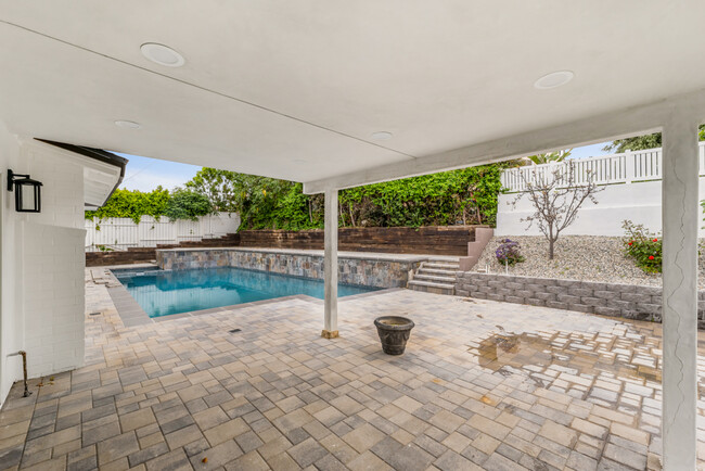Building Photo - 4631 Dunman Ave