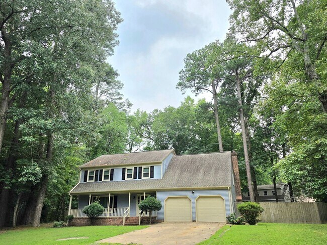 Foto del edificio - 415 Rosewood Ln