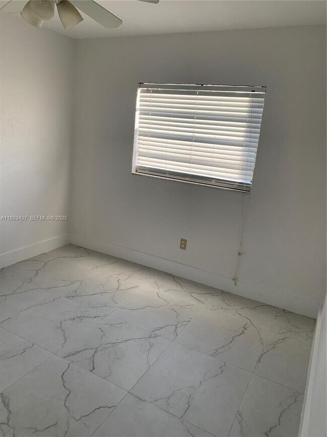 Foto del edificio - 14301 SW 105th Ave