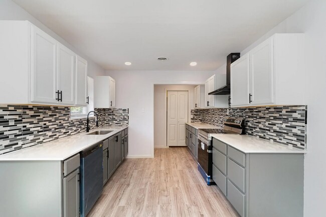 Foto del edificio - 13906 Janwood Ln