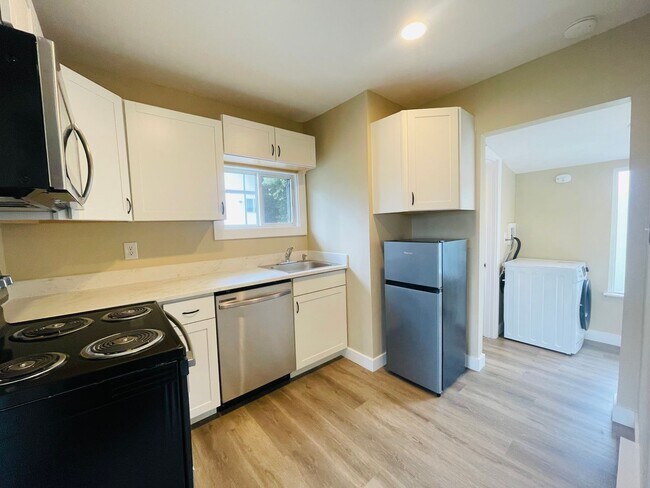 Foto del edificio - 1 Bedroom 1 Bathroom House, With Two Car Garage! $2195 per month
