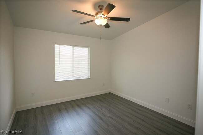 Foto del edificio - 8288 Key Royal Ln