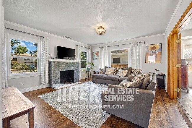 Building Photo - Move in Special!  *Move in by 1/1/24 & the...
