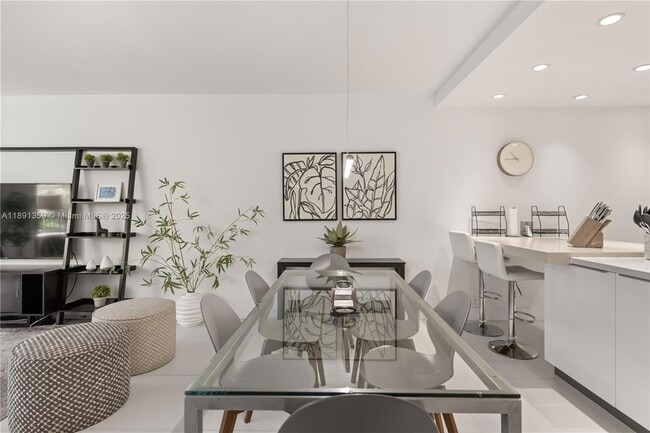 Photo - 101 Crandon Blvd Apartment