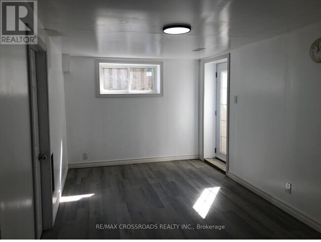 Building Photo - 75 Fordover Dr
