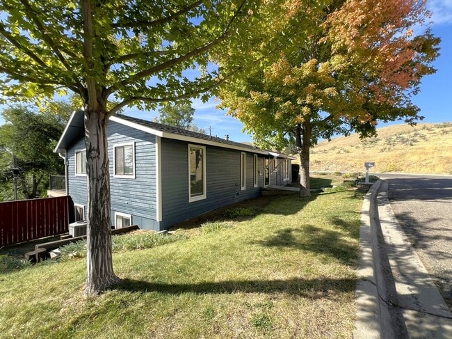 Building Photo - 2909 N Hillway Dr
