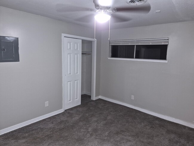Building Photo - 612 Heather Ln