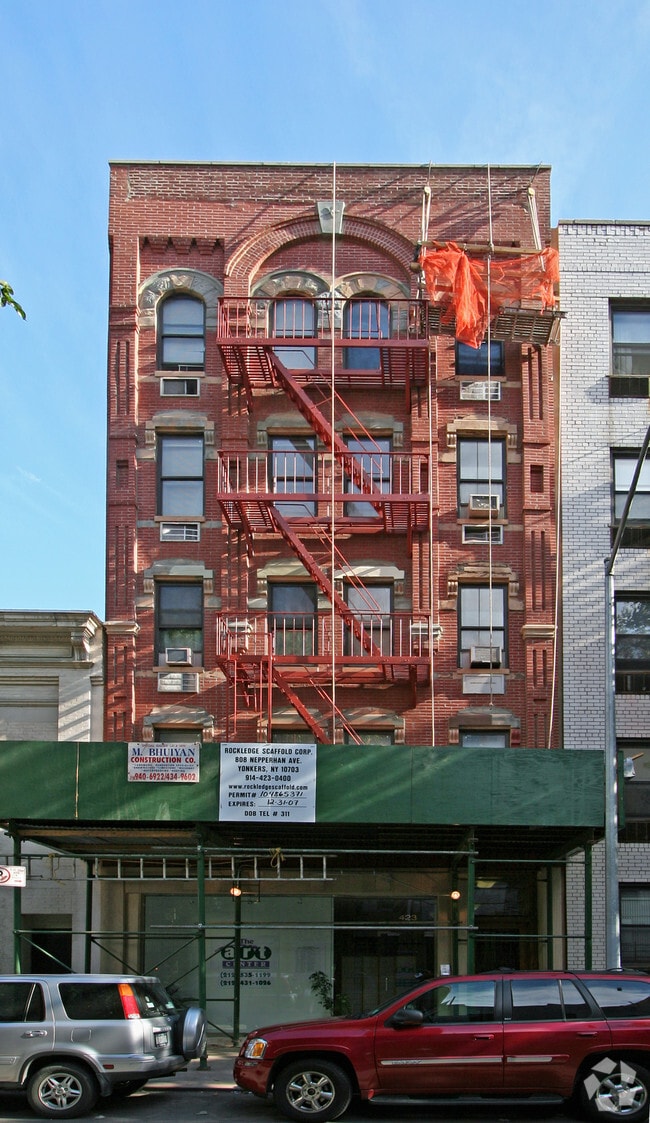 Primary Photo - 423 E 75th St