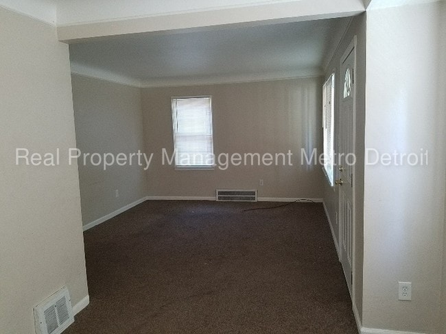 Building Photo - 3 Bedroom Bungalow !!!!!