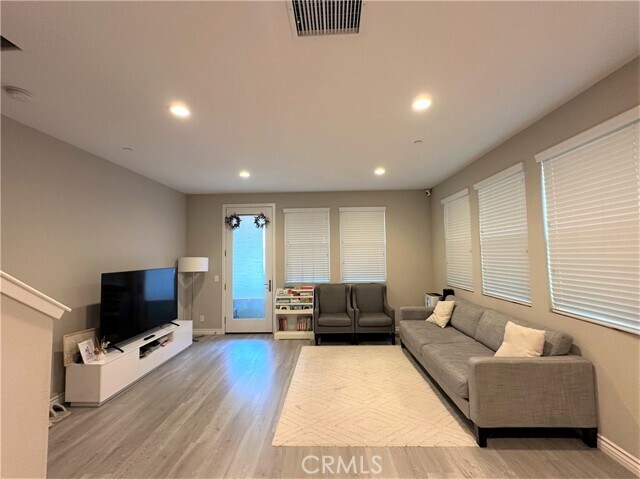 Foto del edificio - 5861 Rostrata Ave