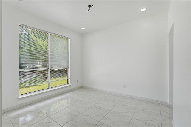 Building Photo - 5001 Spicewood Dr