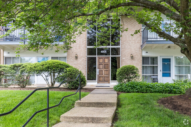 Entrance - Fairfax Heritage Condominums