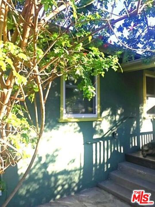 Building Photo - 1140 Manzanita St
