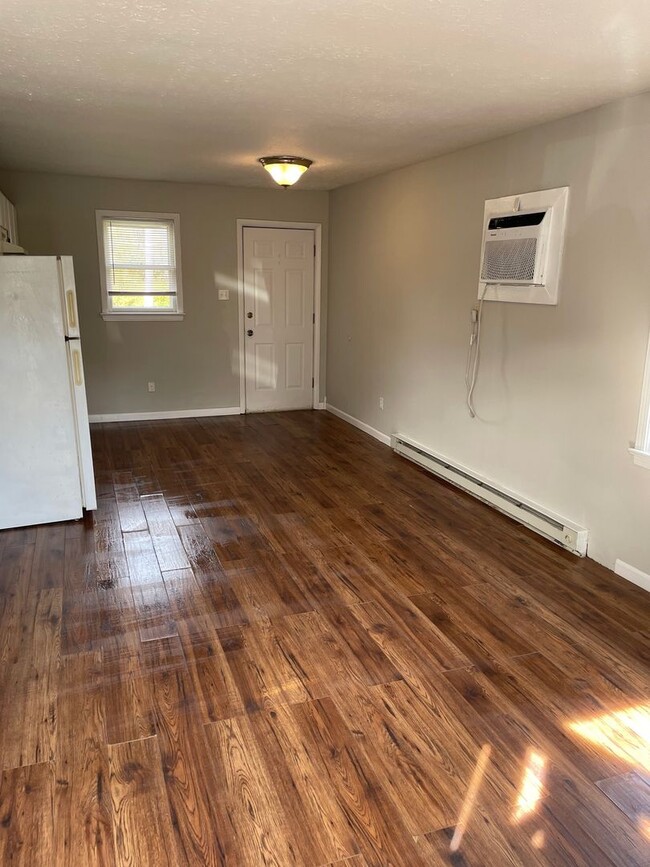 Foto del edificio - 587 Whitlock Rd