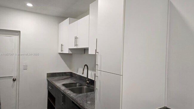 Building Photo - 3801 SW 31st Dr