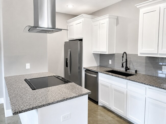 Building Photo - 1213 Oak Dr