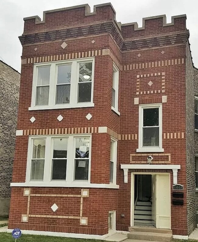 4446 S Sawyer Ave