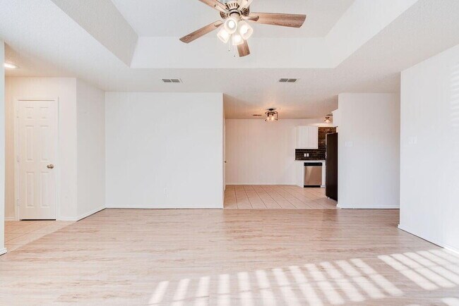 Foto del edificio - 221 Grover Ave
