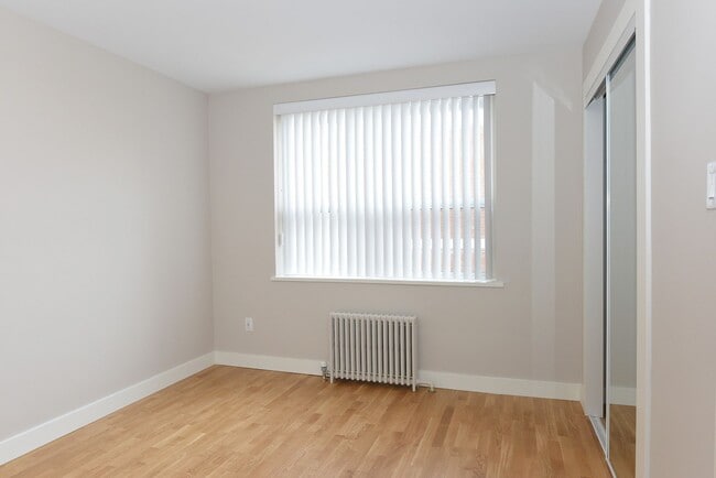 Building Photo - 263 Russell Hill Rd