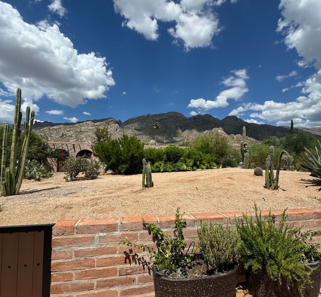 Building Photo - Sophisticated Catalina Foothills Sanctuary: Premium 3-Bedroom Townhome with 2-Car Garage