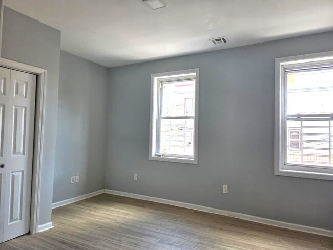 Building Photo - 62 3rd St
