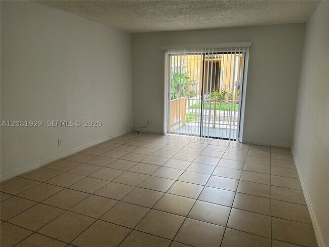 Foto del edificio - 18111 NW 68th Ave
