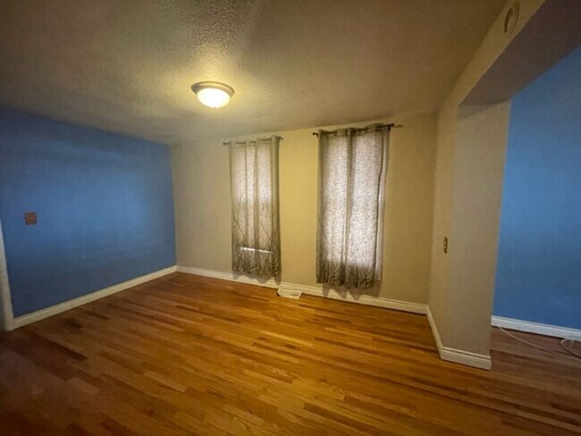 Foto del edificio - Charming Victorian Home in the Desirable Cole Neighborhood!- Available Early July!!