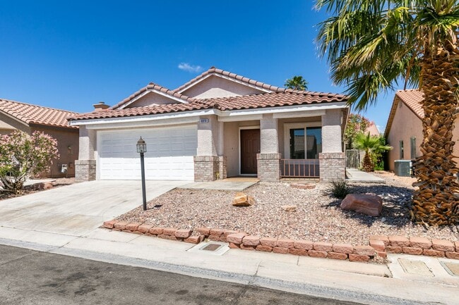 Building Photo - GATED, MOVE IN READY, SINGLE STORY, 3 BEDROOM HOME, FRESHLY RENOVATED