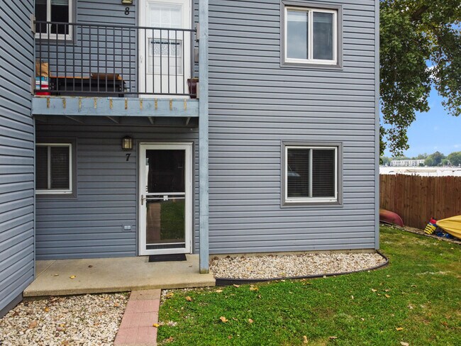 Foto del edificio - 536 N Cogswell Dr