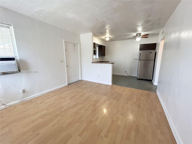Foto del edificio - 661 NE 86th St
