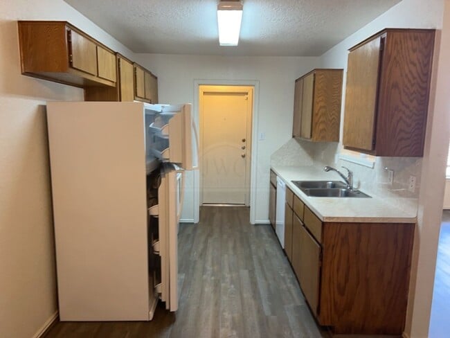 Building Photo - 2601 Lucille Dr