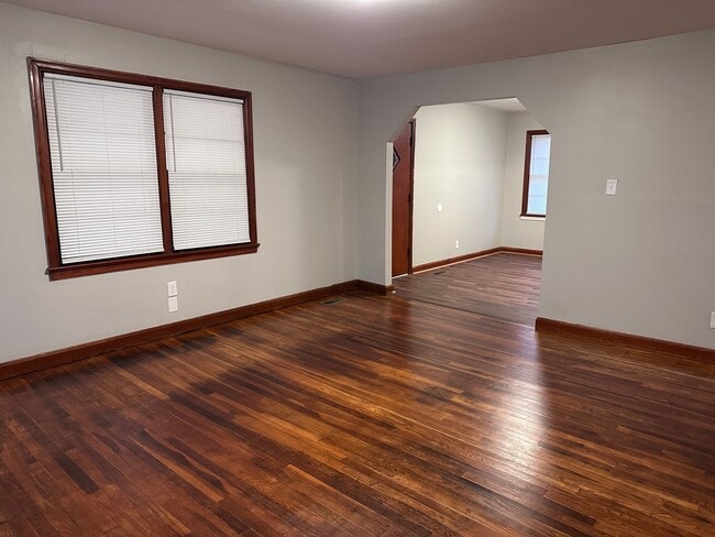 Building Photo - 53 Primrose Dr