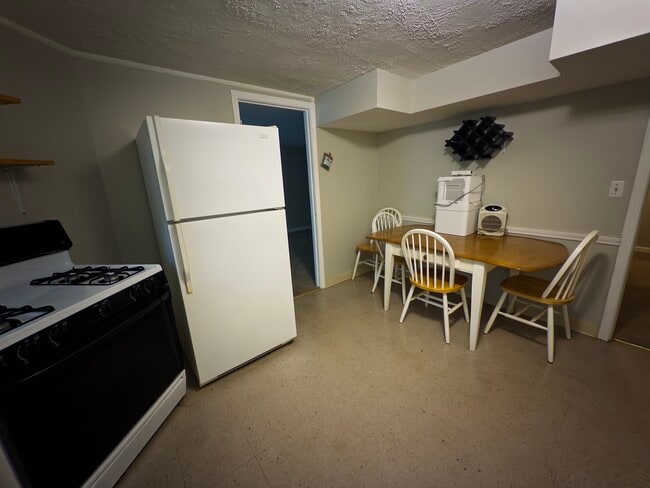 Building Photo - 850 Cherrydale Ln