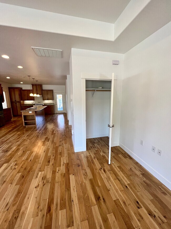 Foto del edificio - 1320 N Haskell St