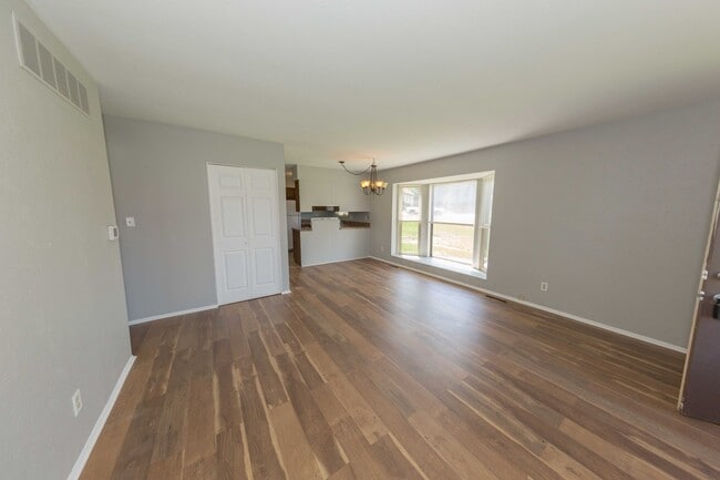 Building Photo - 18049 Crownhill Dr