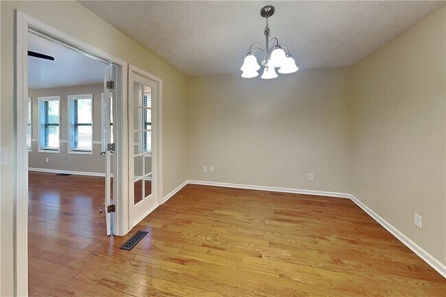 Foto del edificio - 6187 Brookside Ln