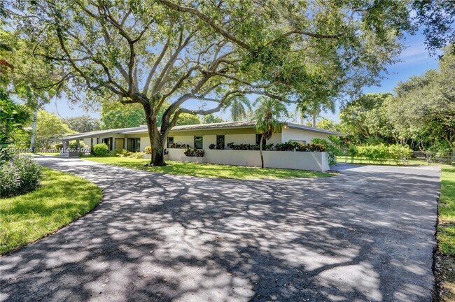 Foto del edificio - 6220 SW 123rd Terrace