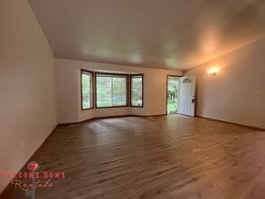 Building Photo - 17819 Upland Dr SE