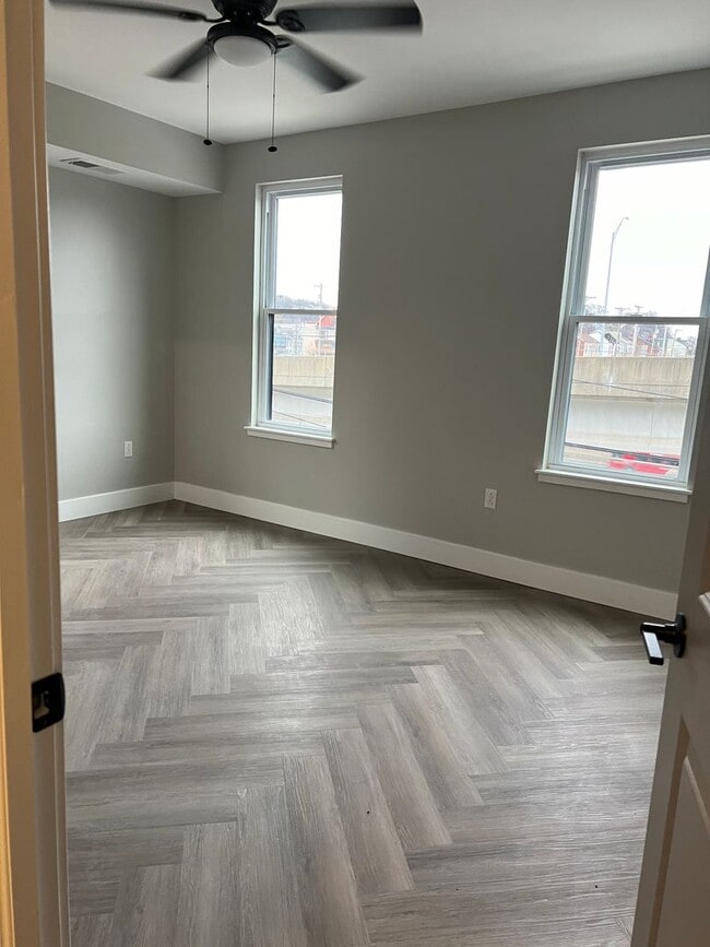 Building Photo - eml649