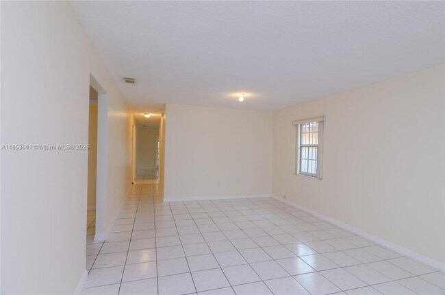 Building Photo - 3373 SW 28th Terrace