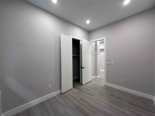 Foto del edificio - 2798 Webb Ave
