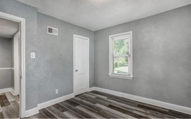 Building Photo - 2431 Gass Ave